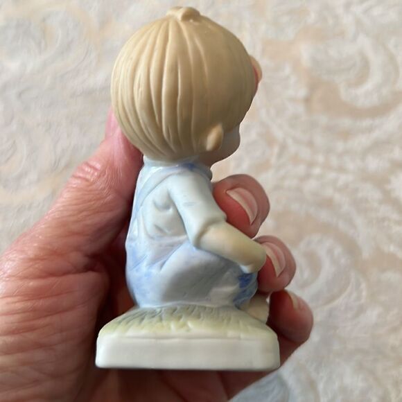 Vintage Boy & Girl porcelain sitting figurines EVC no chips cracks or fading - Picture 15 of 16